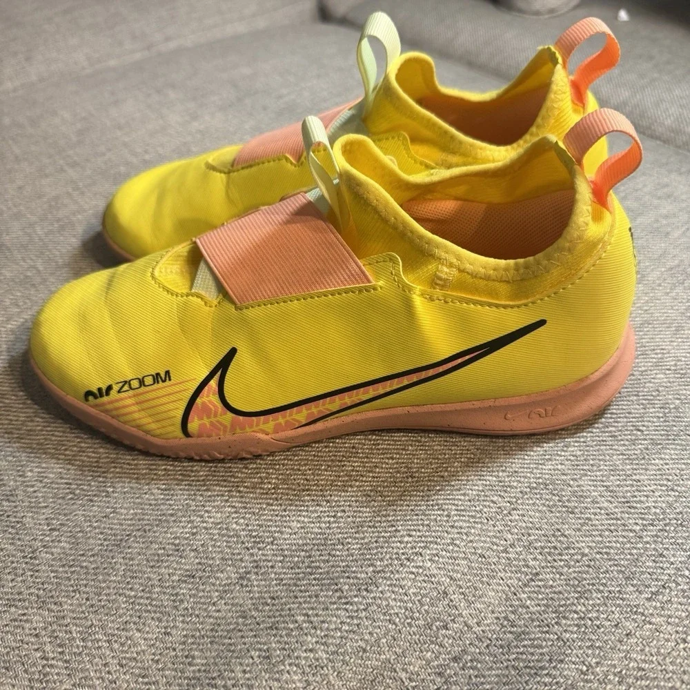 Nike Air Zoom Mercurial Turf Soccer Shoes Volt Pink Youth 5Y Cleats